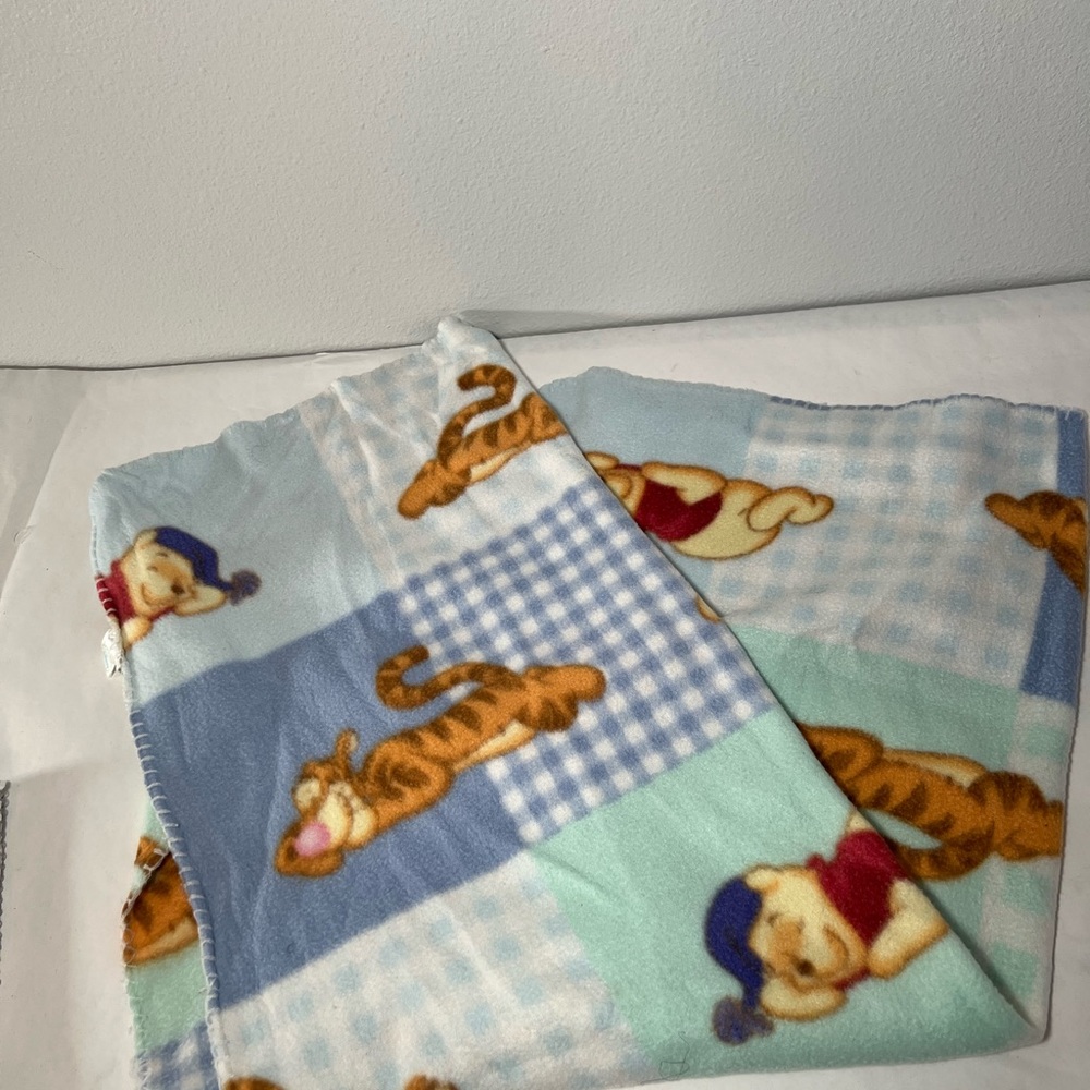 Disney Winnie the Pooh and Tigger lightweight baby blanket‎